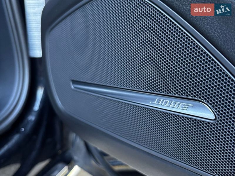 Седан Audi A8 2013 в Новояворовске