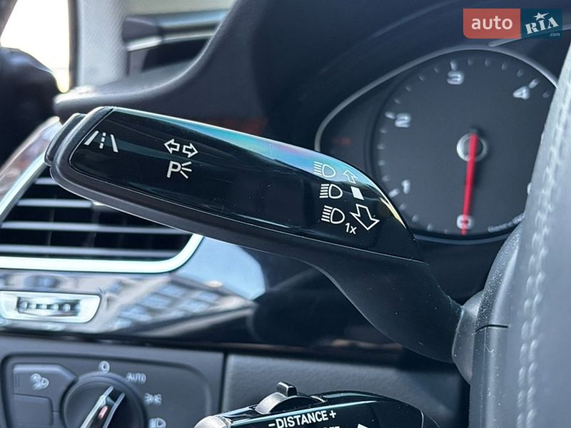 Седан Audi A8 2013 в Новояворовске