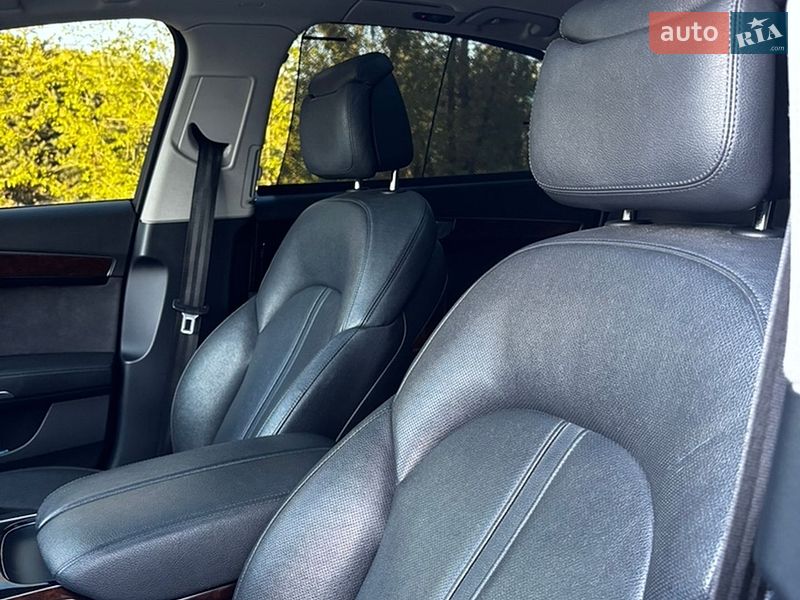 Седан Audi A8 2013 в Новояворовске