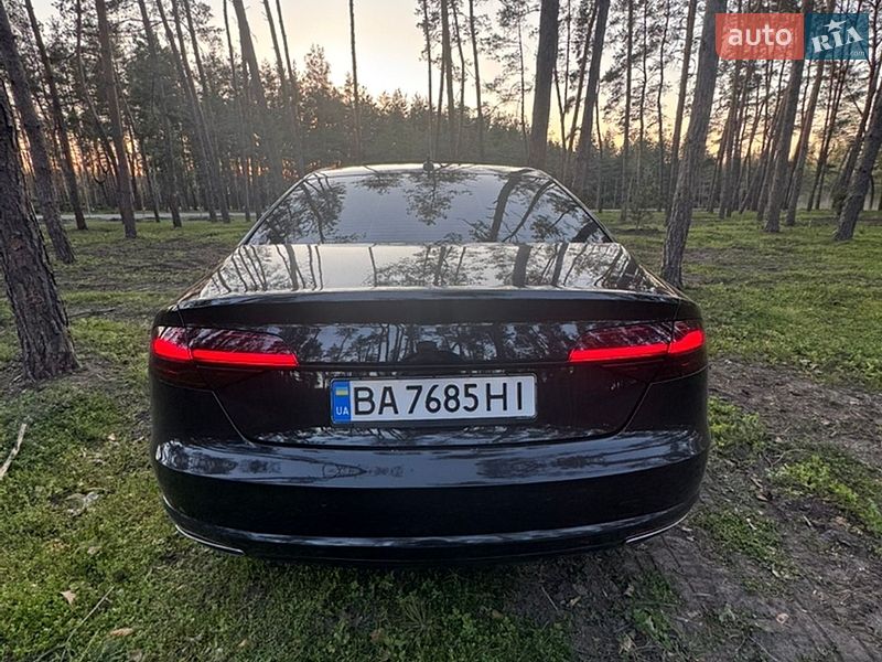 Седан Audi A8 2015 в Кропивницком