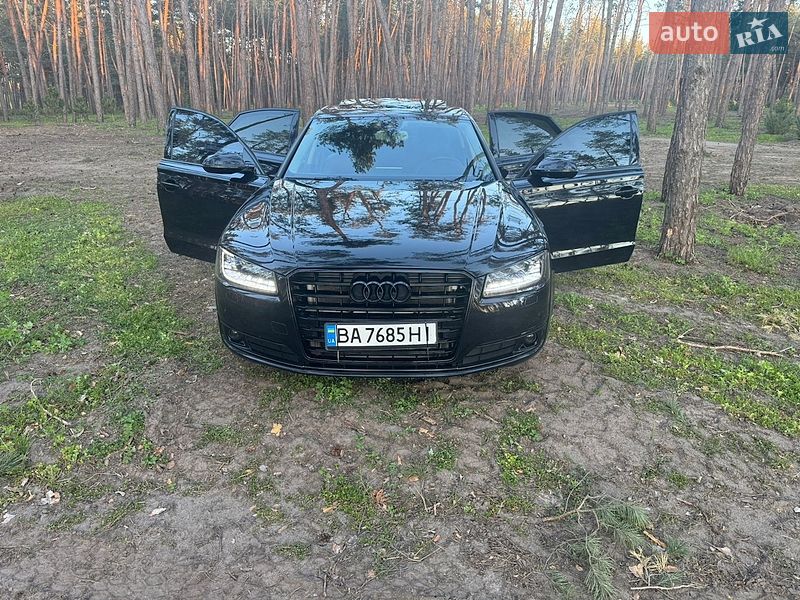 Седан Audi A8 2015 в Кропивницком