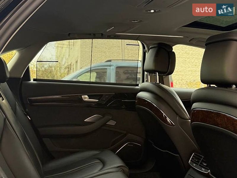 Седан Audi A8 2017 в Стрые