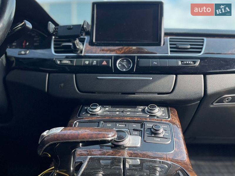 Седан Audi A8 2011 в Львове