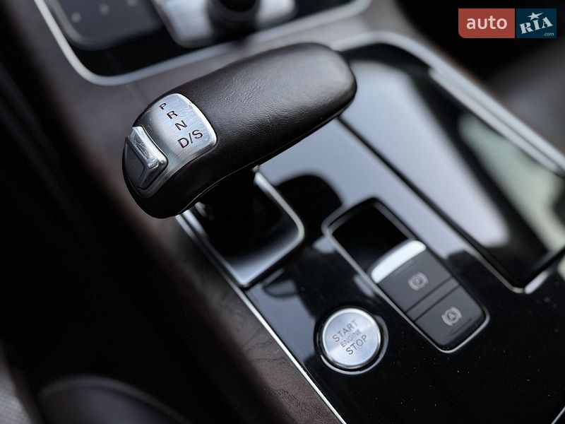 Седан Audi A8 2010 в Днепре