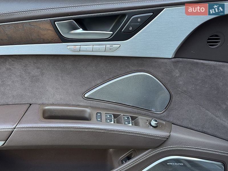 Седан Audi A8 2010 в Днепре
