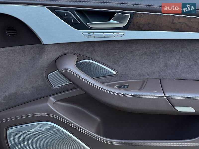 Седан Audi A8 2010 в Днепре