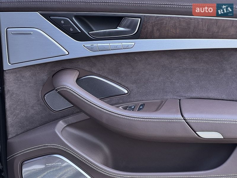 Седан Audi A8 2010 в Днепре