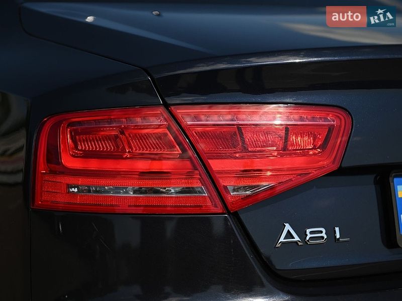 Седан Audi A8 2010 в Ровно