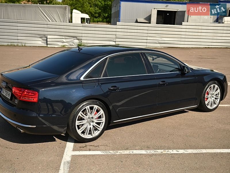 Седан Audi A8 2010 в Ровно