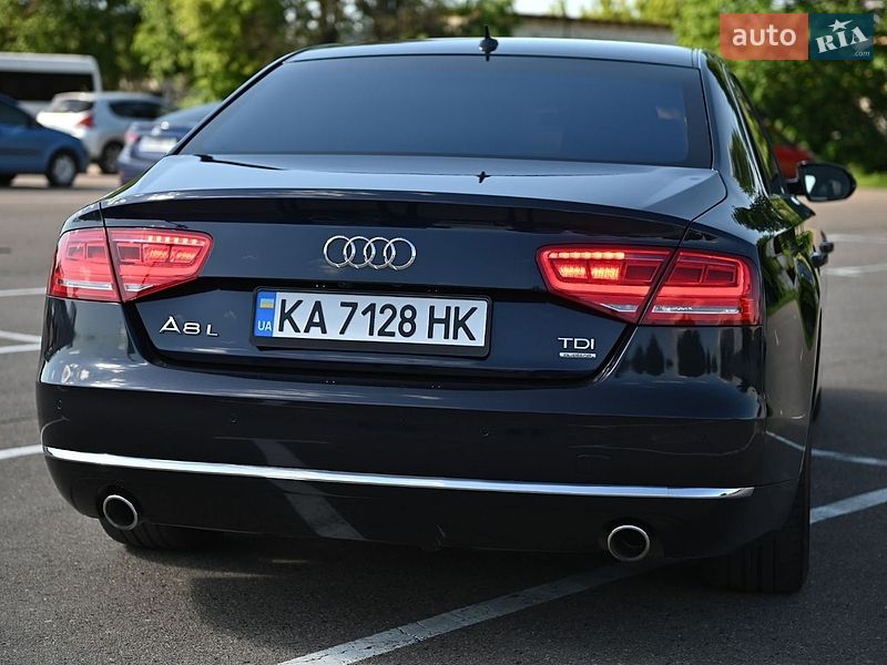 Седан Audi A8 2010 в Ровно