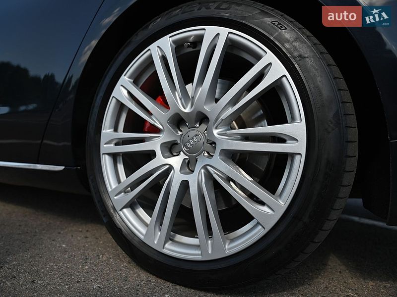 Седан Audi A8 2010 в Ровно