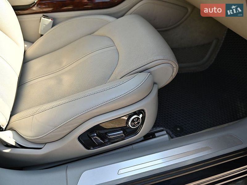 Седан Audi A8 2010 в Ровно