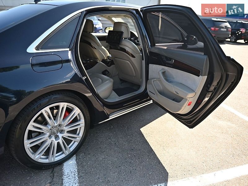 Седан Audi A8 2010 в Ровно