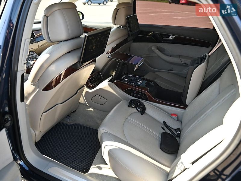 Седан Audi A8 2010 в Ровно