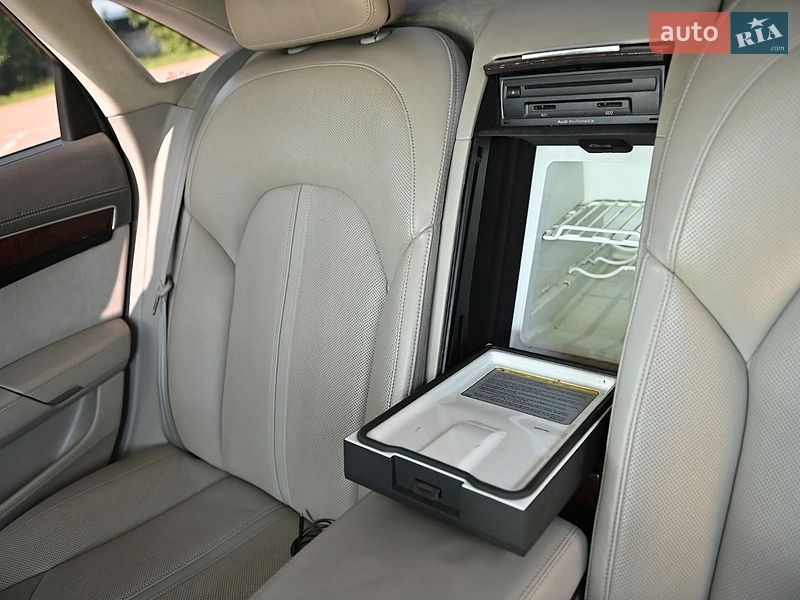 Седан Audi A8 2010 в Ровно
