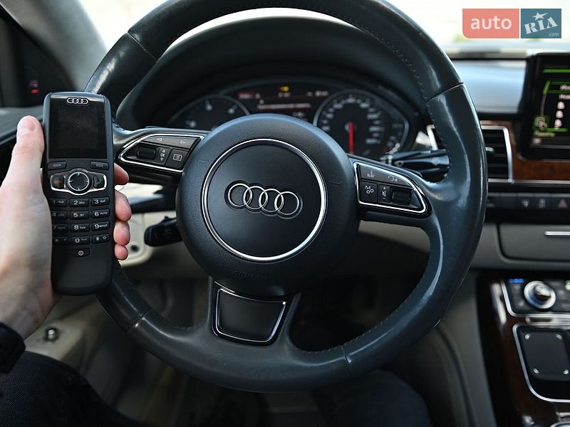 Седан Audi A8 2010 в Ровно