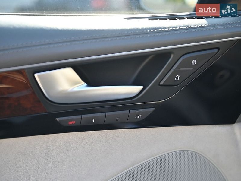 Седан Audi A8 2010 в Ровно