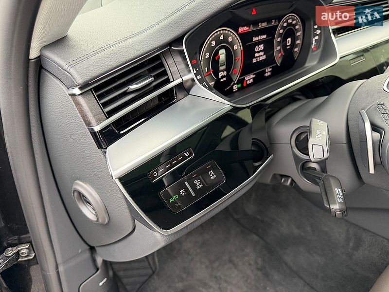 Седан Audi A8 2022 в Киеве