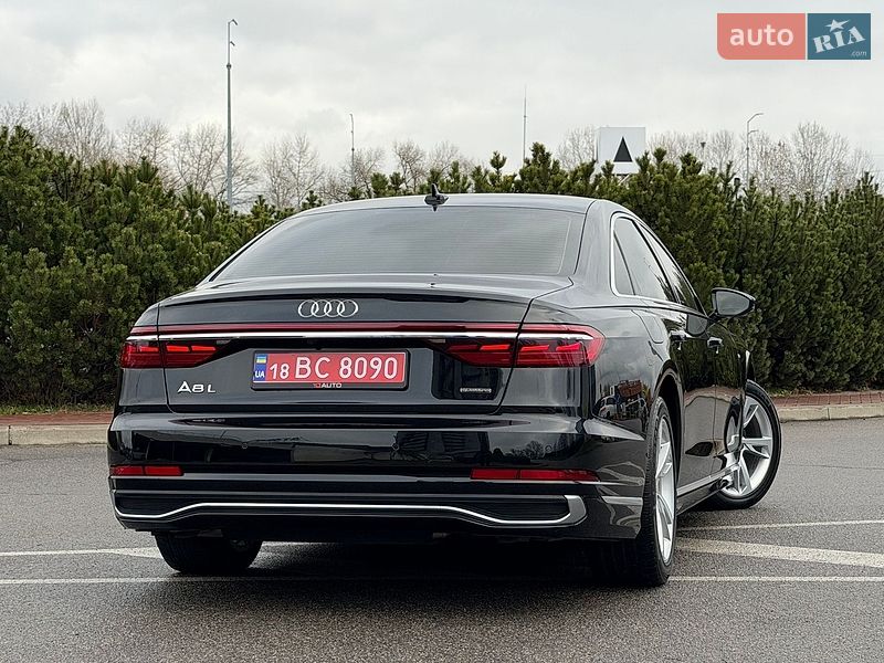Седан Audi A8 2022 в Киеве