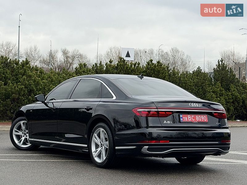 Седан Audi A8 2022 в Киеве