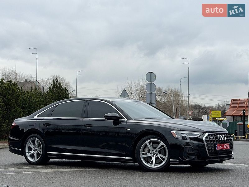Седан Audi A8 2022 в Киеве
