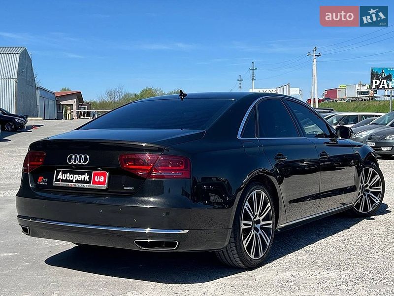 Седан Audi A8 2012 в Львові