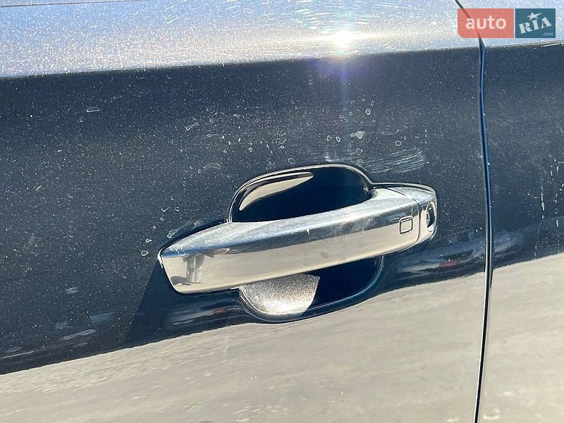 Седан Audi A8 2012 в Львові