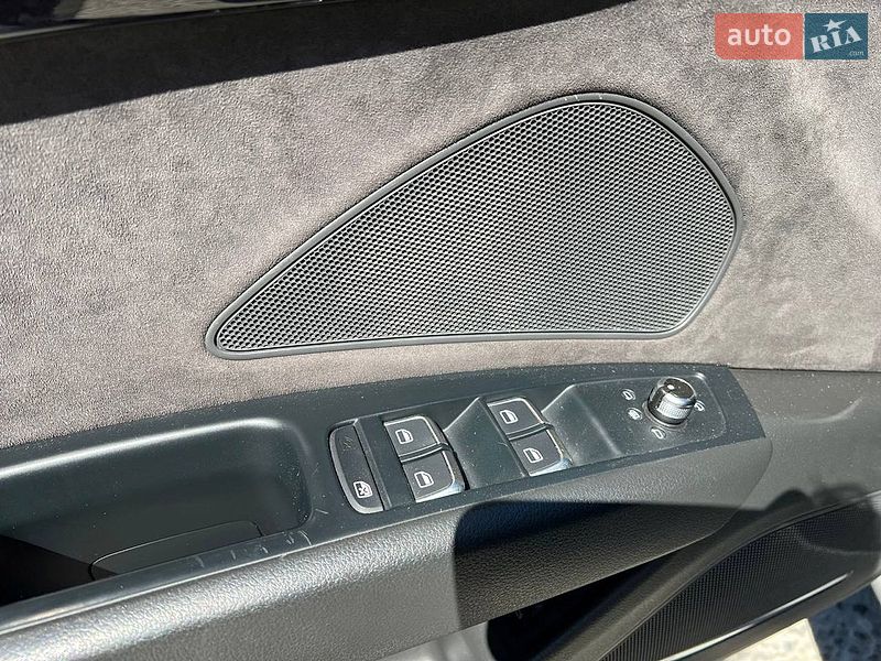 Седан Audi A8 2012 в Львові