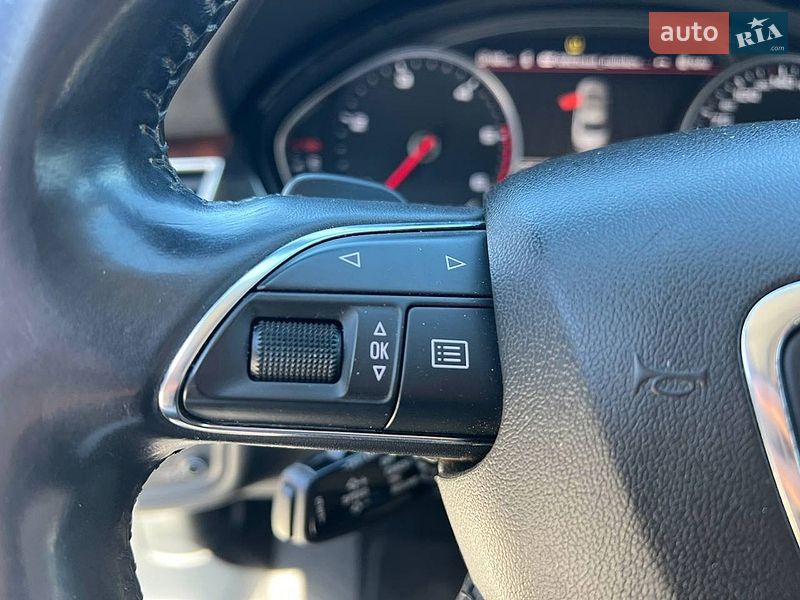 Седан Audi A8 2012 в Львові