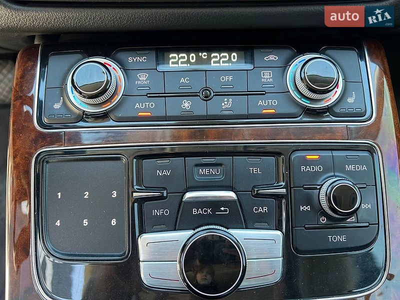 Седан Audi A8 2012 в Львові