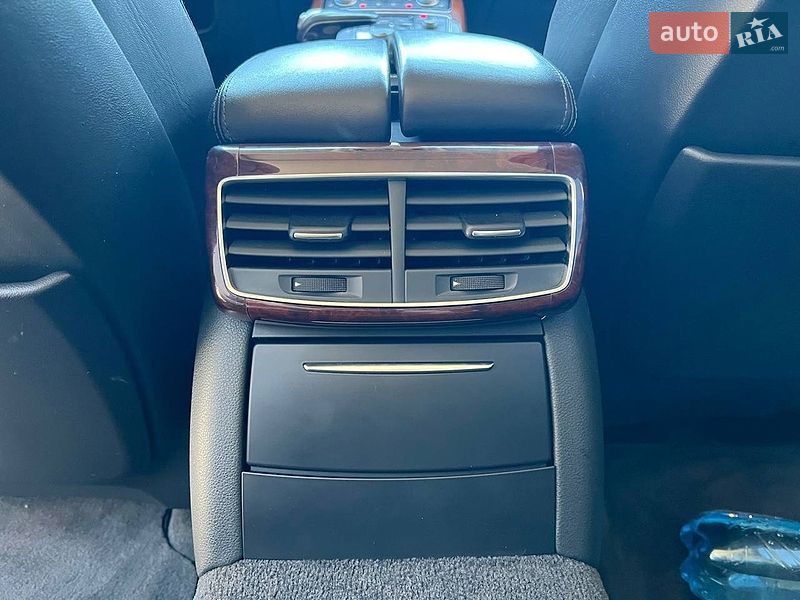 Седан Audi A8 2012 в Львові
