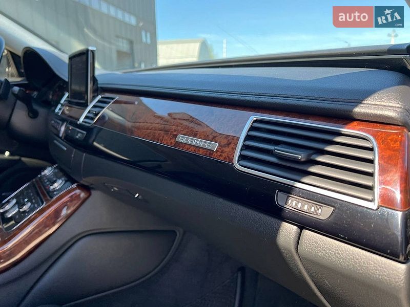 Седан Audi A8 2012 в Львові