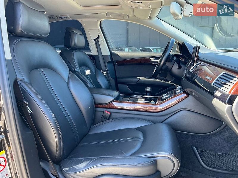 Седан Audi A8 2012 в Львові