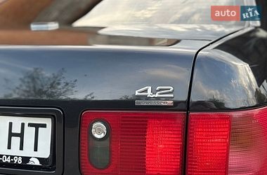Седан Audi A8 2000 в Староконстантинове