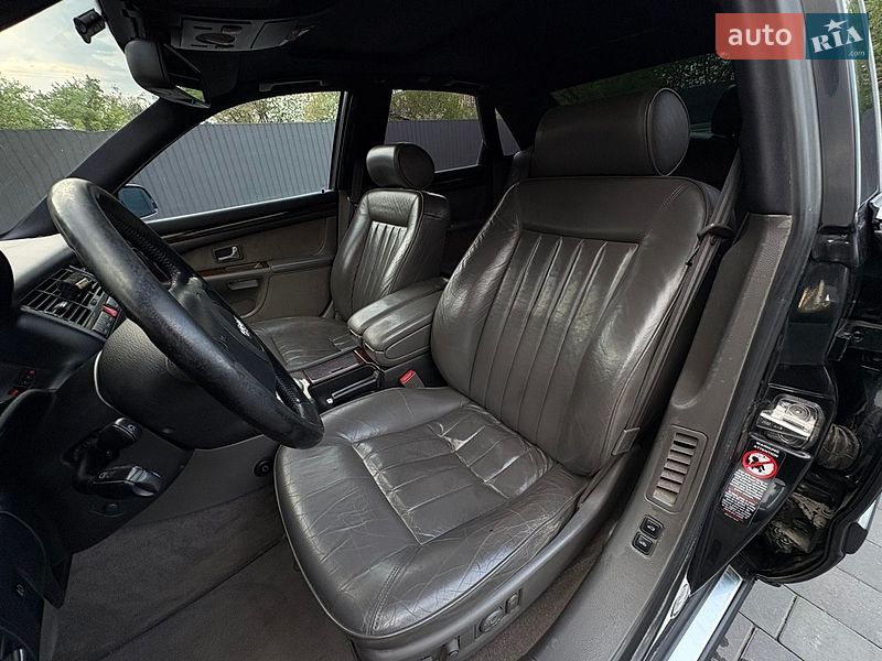 Седан Audi A8 2000 в Староконстантинове