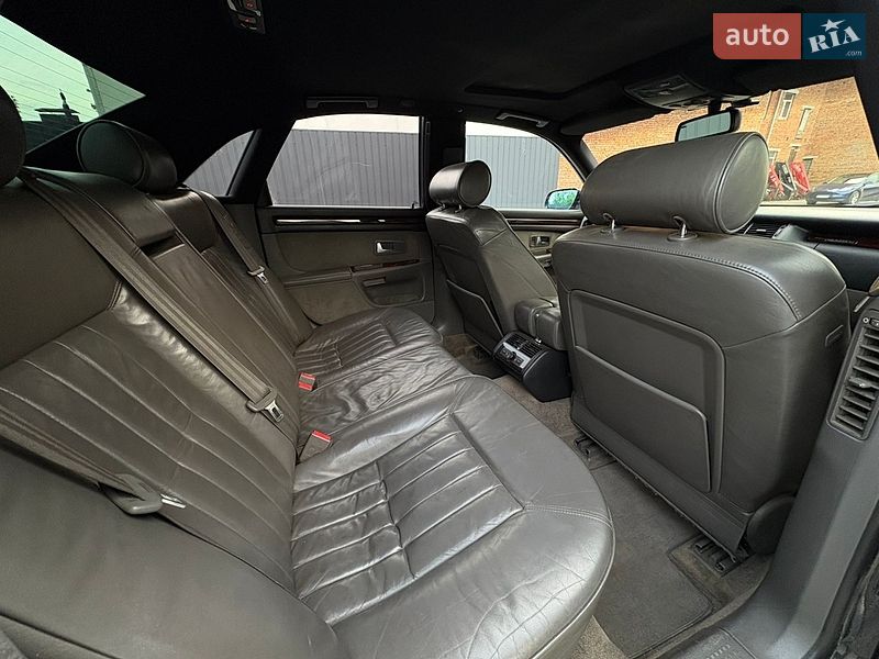 Седан Audi A8 2000 в Староконстантинове