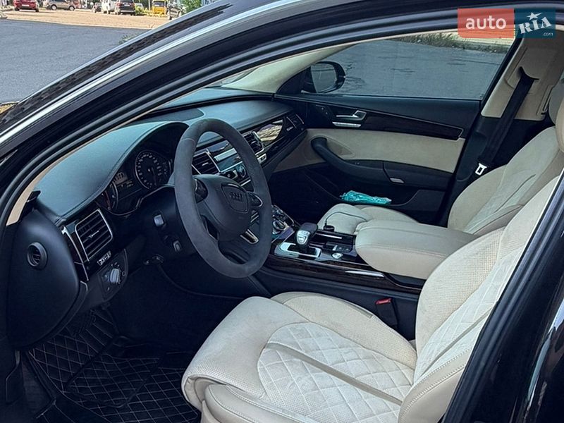 Седан Audi A8 2012 в Киеве