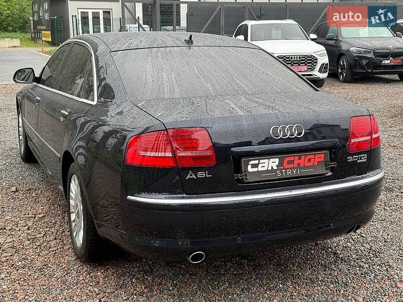 Седан Audi A8 2009 в Стрию