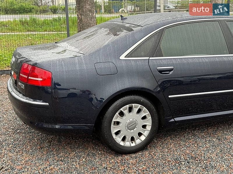 Седан Audi A8 2009 в Стрию