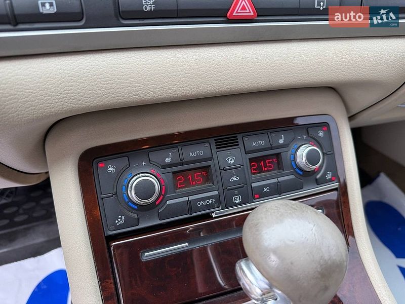 Седан Audi A8 2009 в Стрию