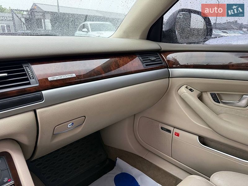 Седан Audi A8 2009 в Стрию