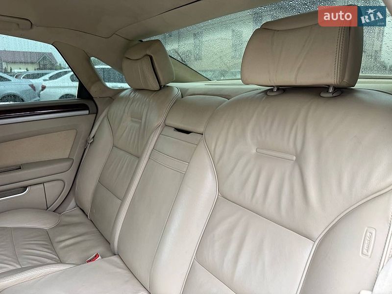 Седан Audi A8 2009 в Стрию