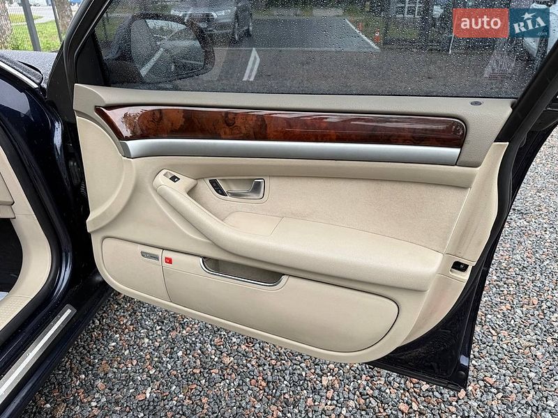 Седан Audi A8 2009 в Стрию