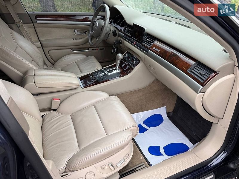 Седан Audi A8 2009 в Стрию