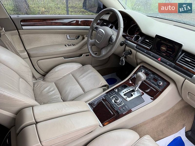 Седан Audi A8 2009 в Стрию