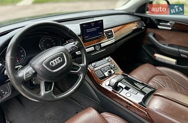 Седан Audi A8 2013 в Львове