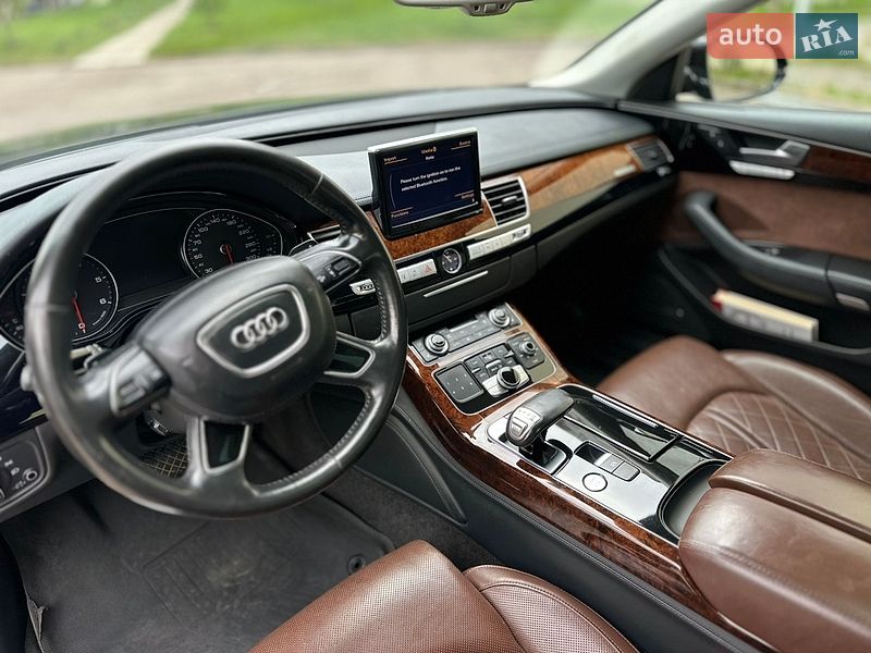 Седан Audi A8 2013 в Львове