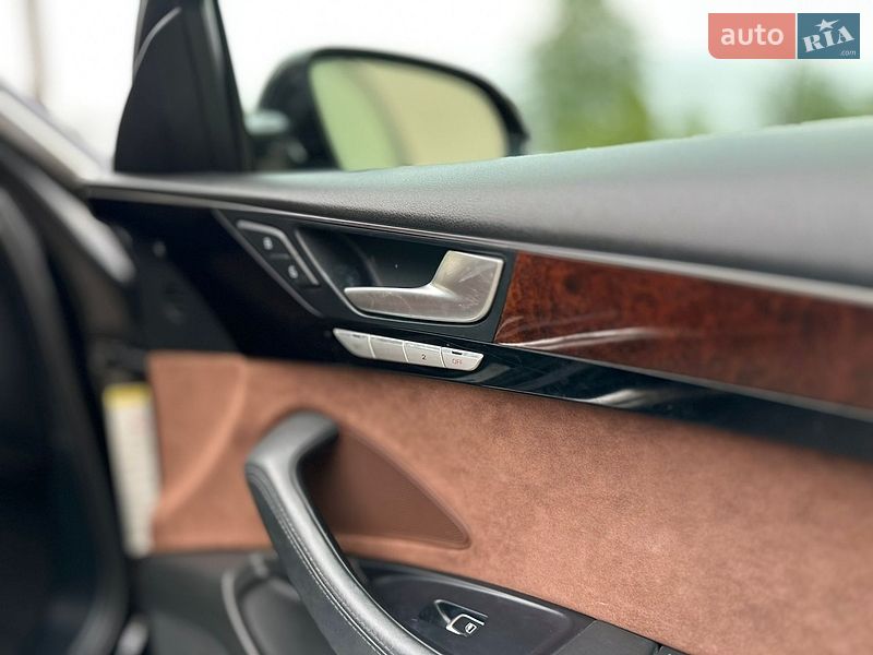 Седан Audi A8 2013 в Львове
