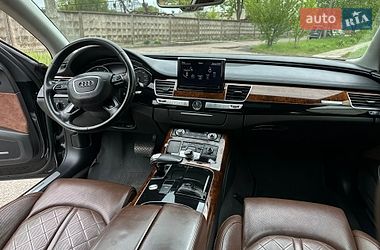 Седан Audi A8 2013 в Львове