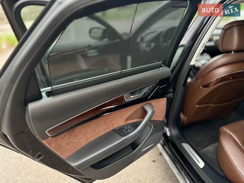 Седан Audi A8 2013 в Львове